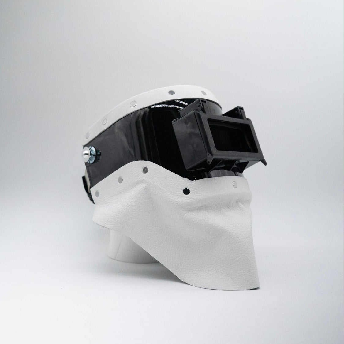 Tiger Scoop Pro - Black On White Leather