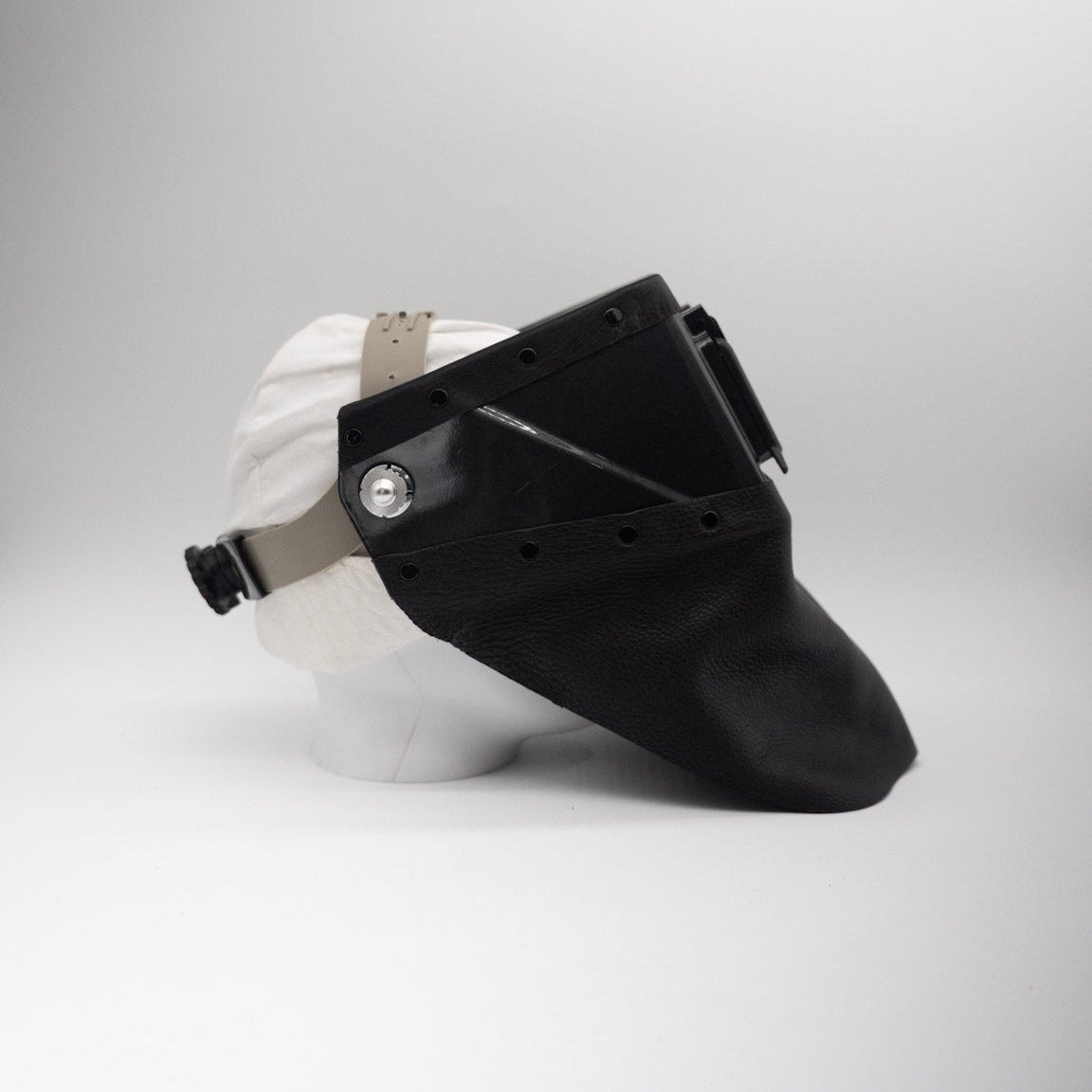 Phanthom Pro - Grey on Black Leather