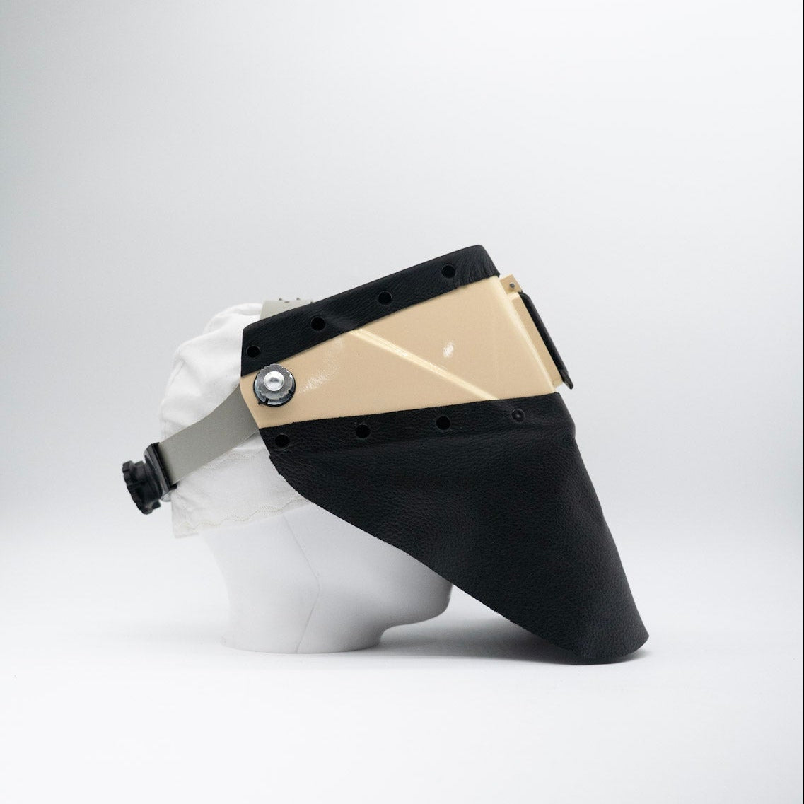 Phanthom Pro - Coffee On Black Leather
